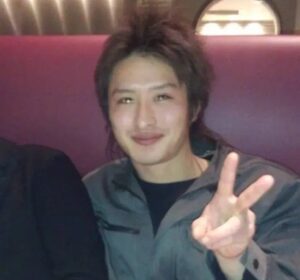 「イケメン」と言われ続けていた25歳男性→15年後、現在の姿に…「25歳かっこいい！」「人生いろいろやなあ〜（笑）」「どうしたｗｗｗ」