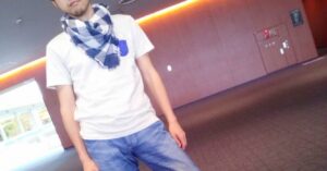 旅行中、足が痛くなった妻→直後、夫の“まさかの姿”に……「いい夫すぎる…！」「違和感ゼロww」「愛ですね」