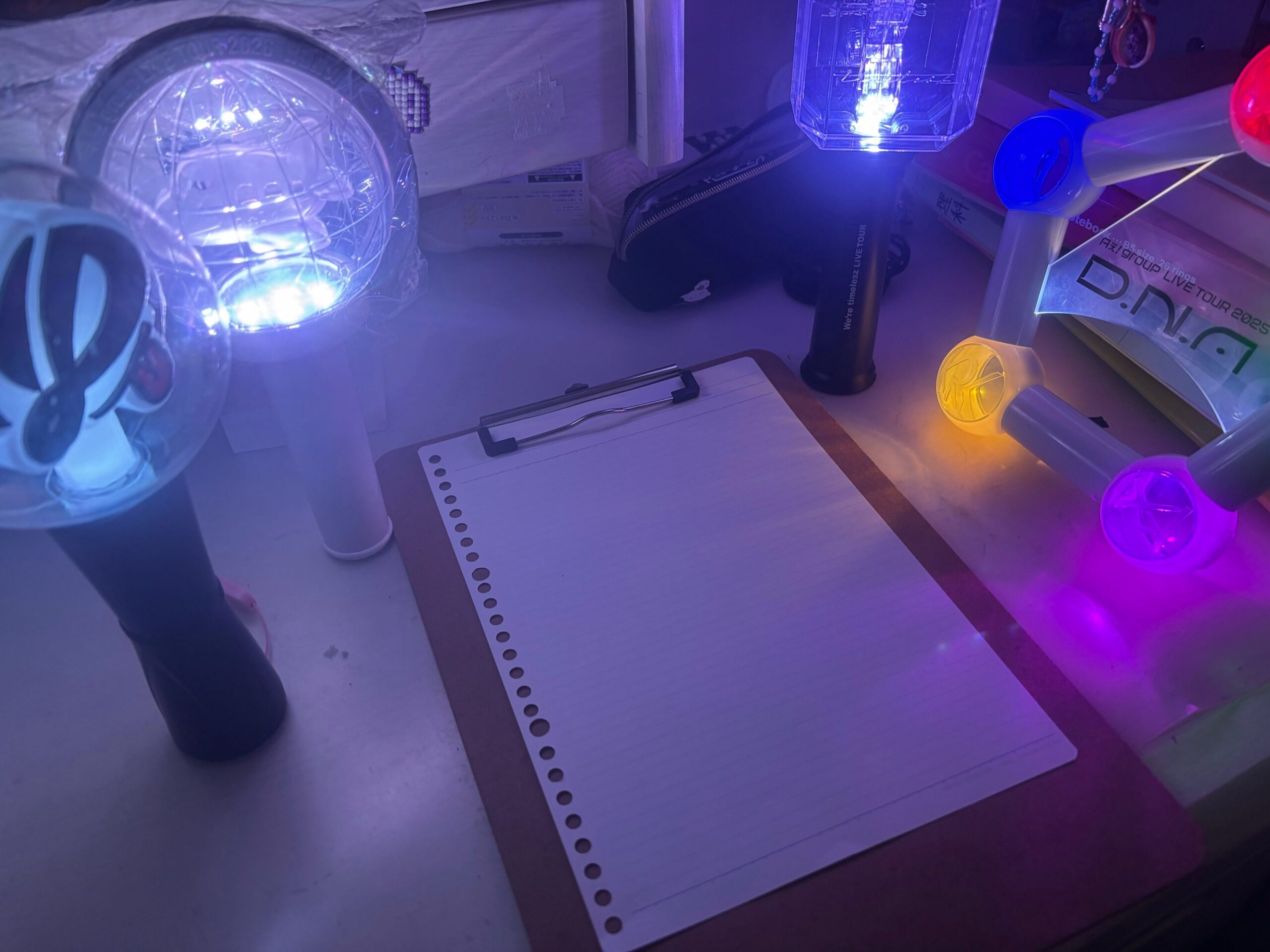 テスト勉強中に突然の停電。乗り切ったまさかの方法に「好きすぎるｗ」「なんか捗りそう！」「いい仕事してる」