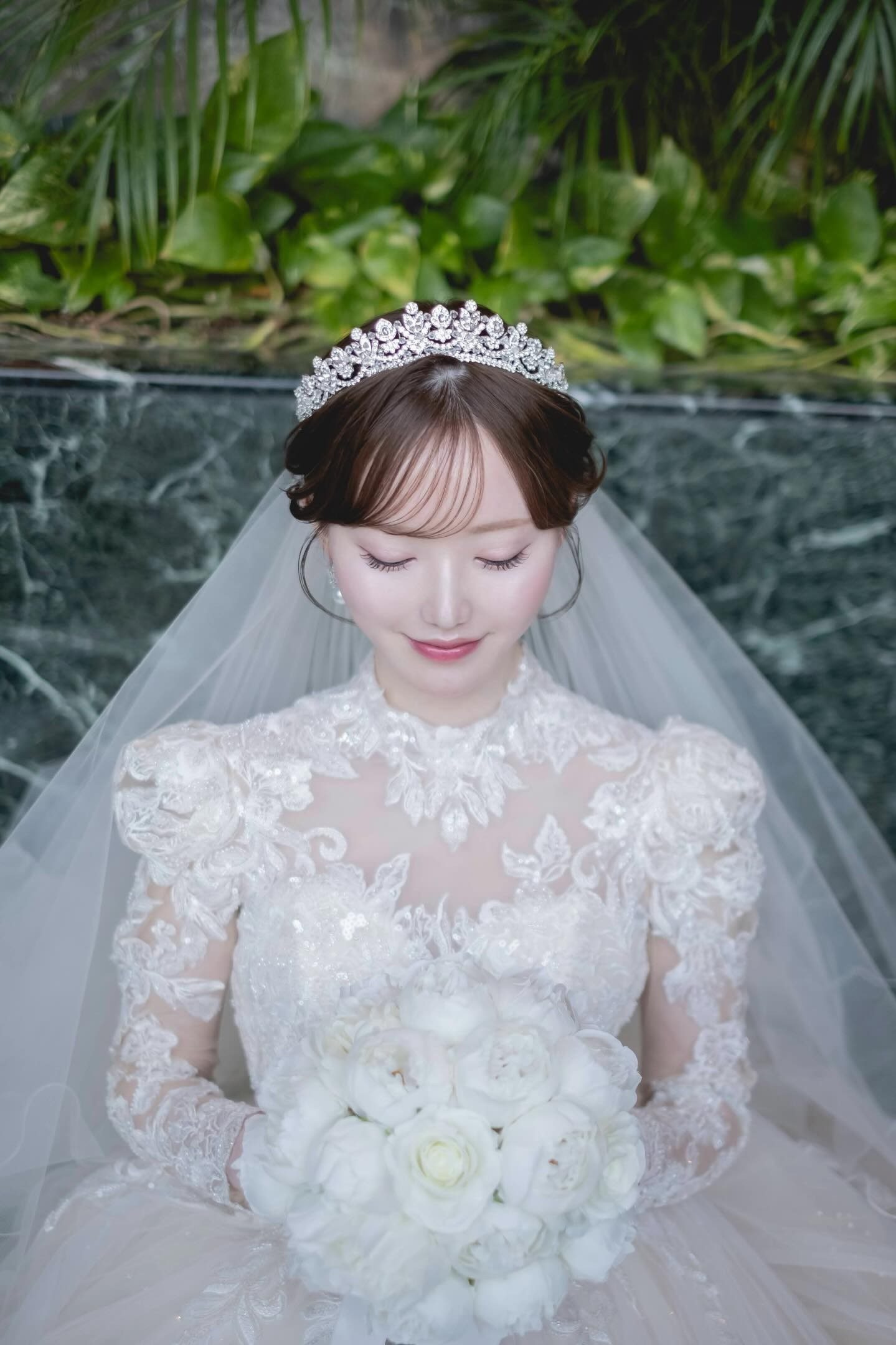 椿山荘で結婚式を挙げた女性　「正統派で美しい」大絶賛された花嫁姿に「お人形さんみたい」「すべてが完璧」