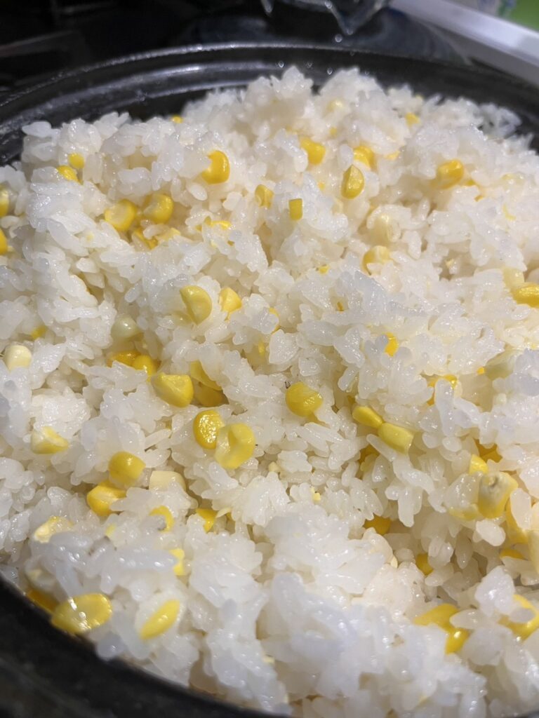 トウモロコシご飯の様子（＠tsumiho_223さんより提供）