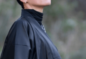 「GACKTさんみたい」と言われた50歳女性→その様子に…「本人様かと」「イケメンすぎるし美しすぎます」「本当に女性ですか？？」
