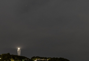 夜の江の島。海をよく見てみると→急いで撮影した圧巻の光景に……「すごく綺麗！」「見に行きたい！」