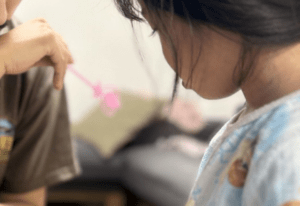 「拒否権は一切ありません」仕事から帰った父親の姿に「こういうの大好き」「黙って付き合うしかない！」「もう素敵なプリンセス」