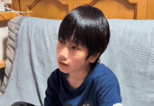 「痛い！」ゲーム中に突然叫ぶ小5息子に違和感。→直後“驚きの光景”に「このお兄ちゃん絶対モテる」「本当に素敵」「これは怒れませんね」