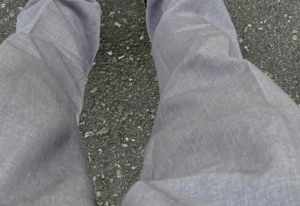 月曜日の朝、駅のホームを歩く男性「何か違和感」→足元を見てみると…“衝撃的な光景”に「そんなことある！？」「声出てまいましたww」「なんだか可愛い」「隠せないw」