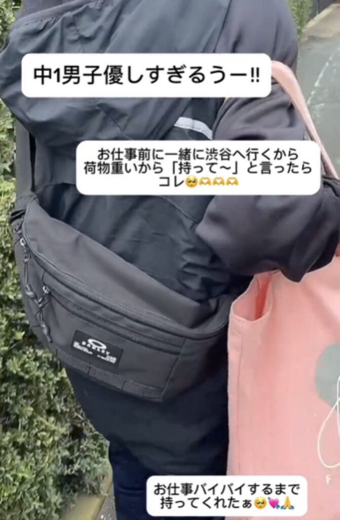 荷物を持つ息子さん②（＠misamisa.familyさんより提供）