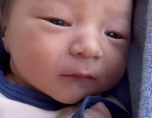 出産後「きれいな顔」と言われたクォーターの赤ちゃん。成長した現在の”まさかの姿”に「最強の可愛さ」「すでに完成されてる…！」