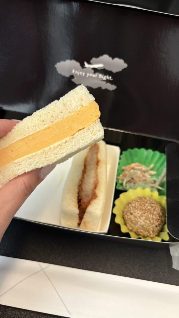 機内食③（＠hana_solotravelさんより提供）