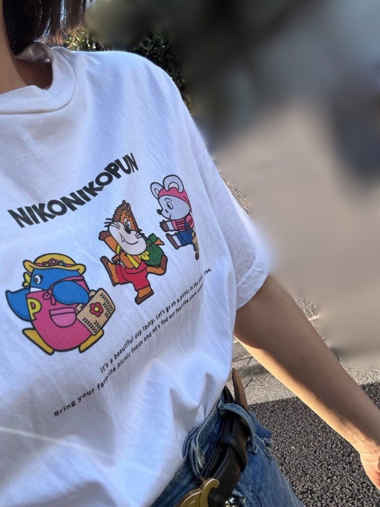 お気に入りの「にこにこ、ぷん」Tシャツ（＠cororin_cocoさんより提供）