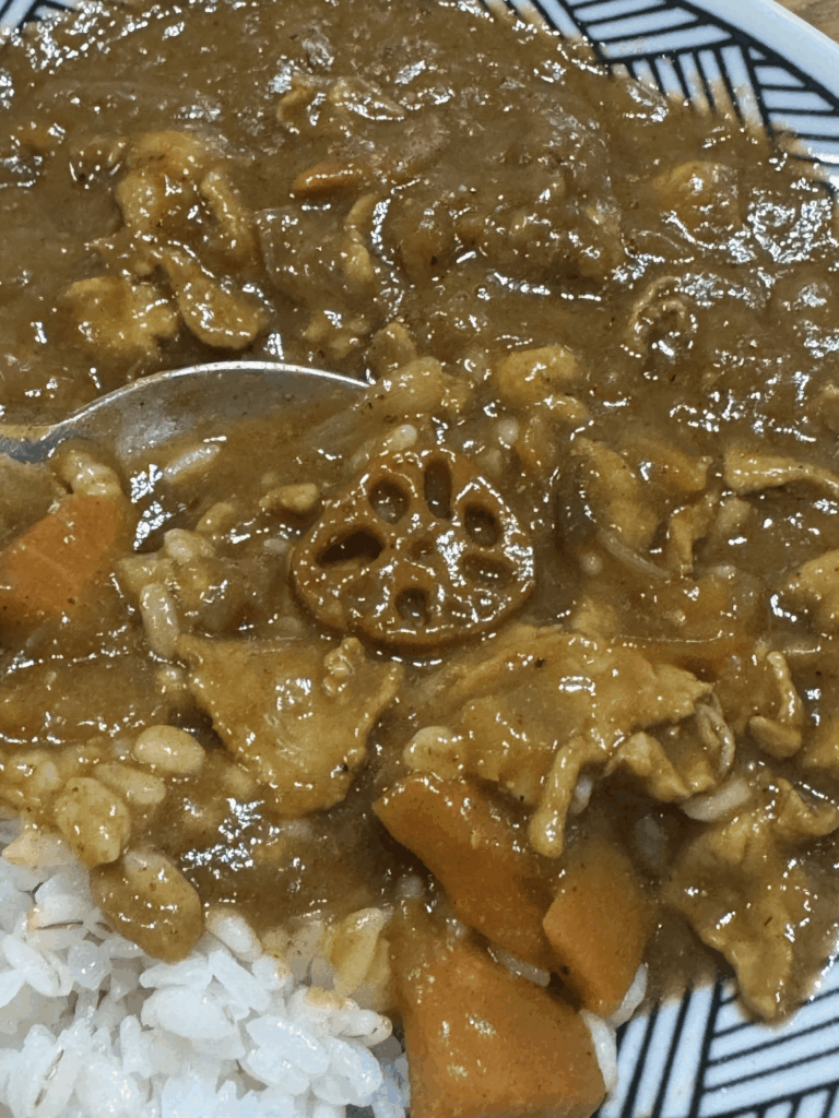カレーに入っていたレンコンの輪切り①（＠bears_motoki0721さんより提供）