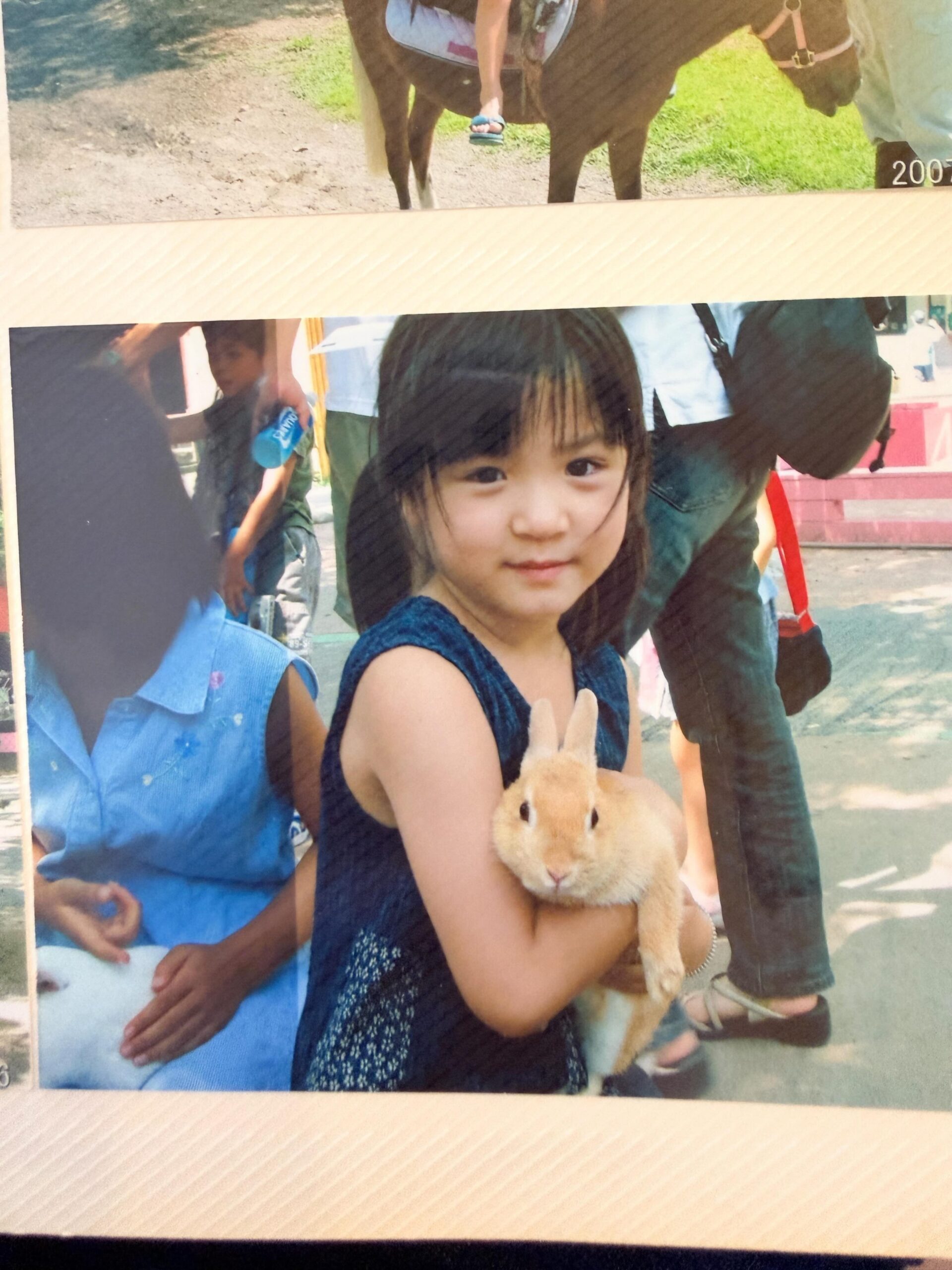 2006年に撮影された「芦田愛菜ちゃんに似ている」と言われた女の子の写真。20年後、現在の姿に「可愛い」「小さい頃からかわいい！！」「芦田愛菜ちゃんだ」