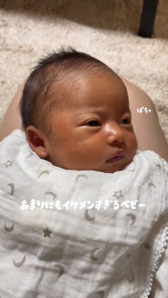 イケメンすぎるベビーの様子②（＠____edamameさんより提供）