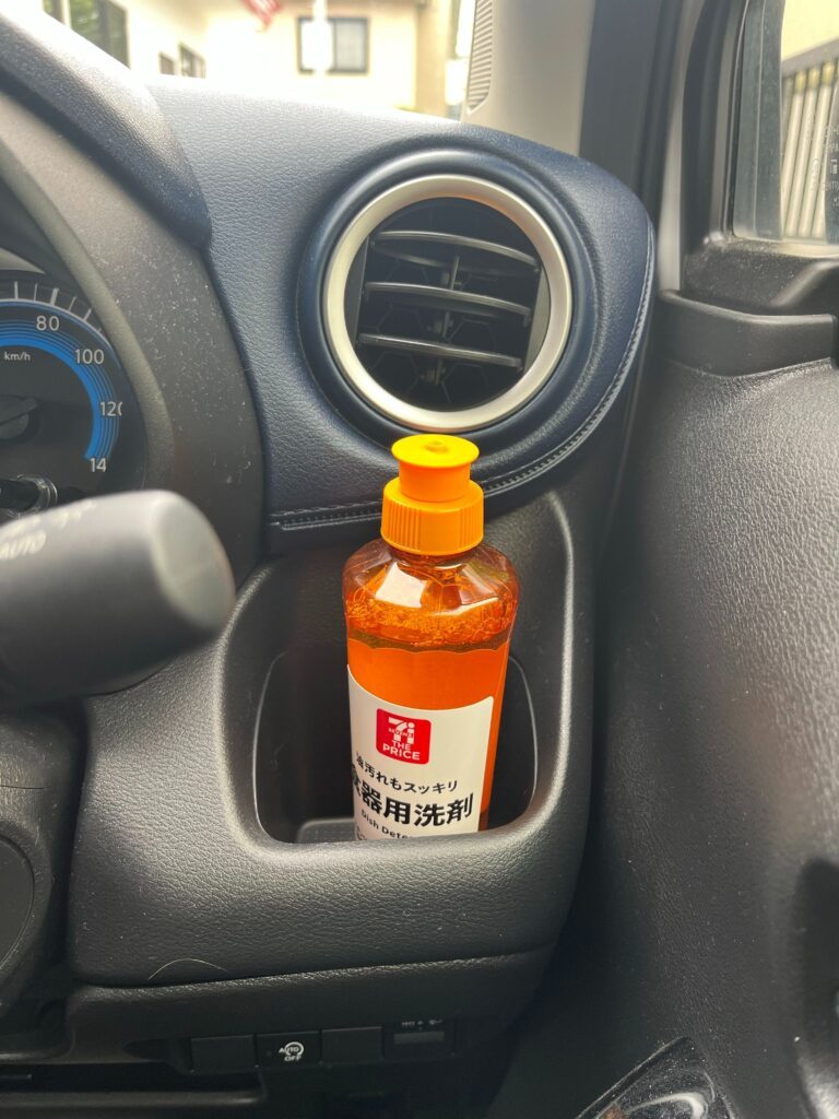 ドリンクホルダーに入っていた食器用洗剤（＠mashmaro_fuufuさんより提供）