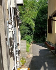 外に飾った盆栽を盗まれた女性「悲しすぎて…」→その後、防犯対策で置いた”衝撃のモノ”に「昔の日本じゃないからね」「これは踏みとどまるわww」「二度目はないってこったw」