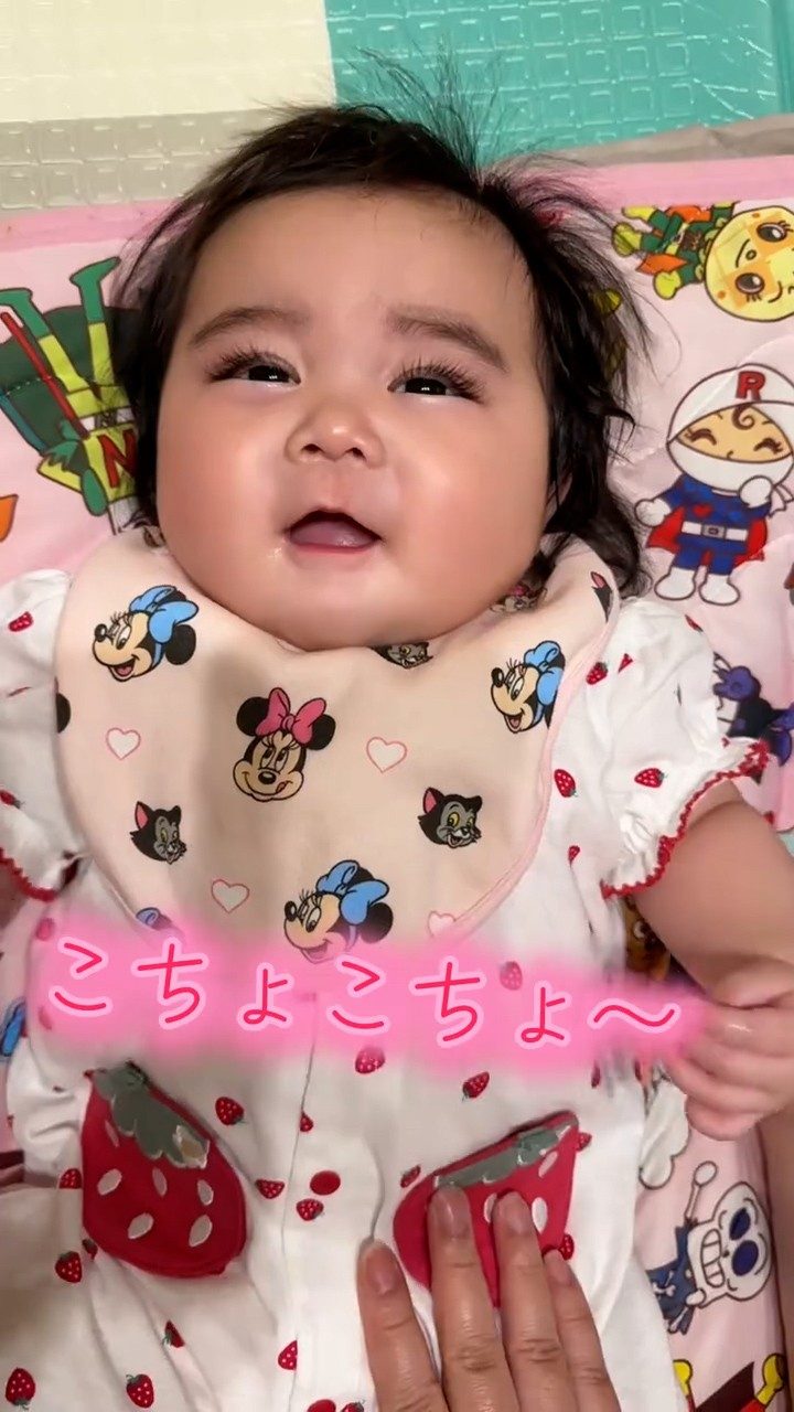 「マツエクですか？」と間違われる生後6ヶ月の赤ちゃん。その姿に「羨ましい」「美人さん確定」