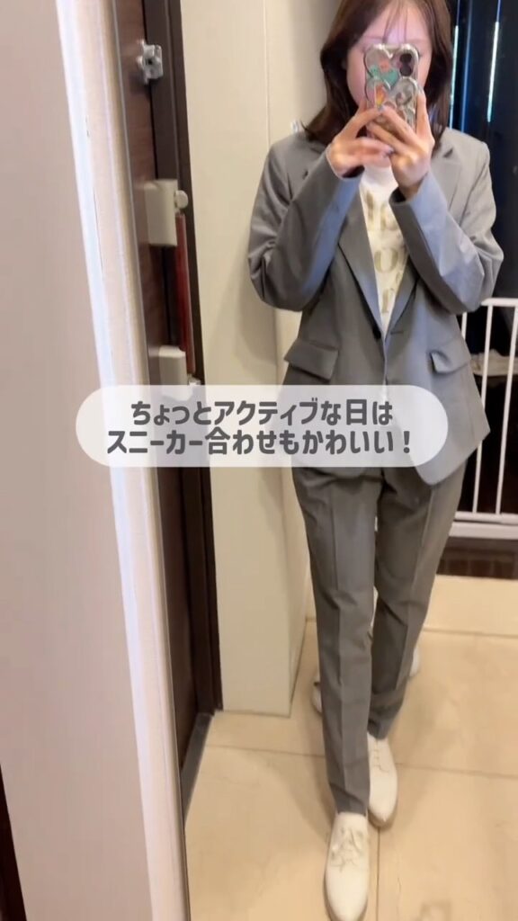 スニーカーを合わせたコーディネート（＠ramumilk30さんより提供）