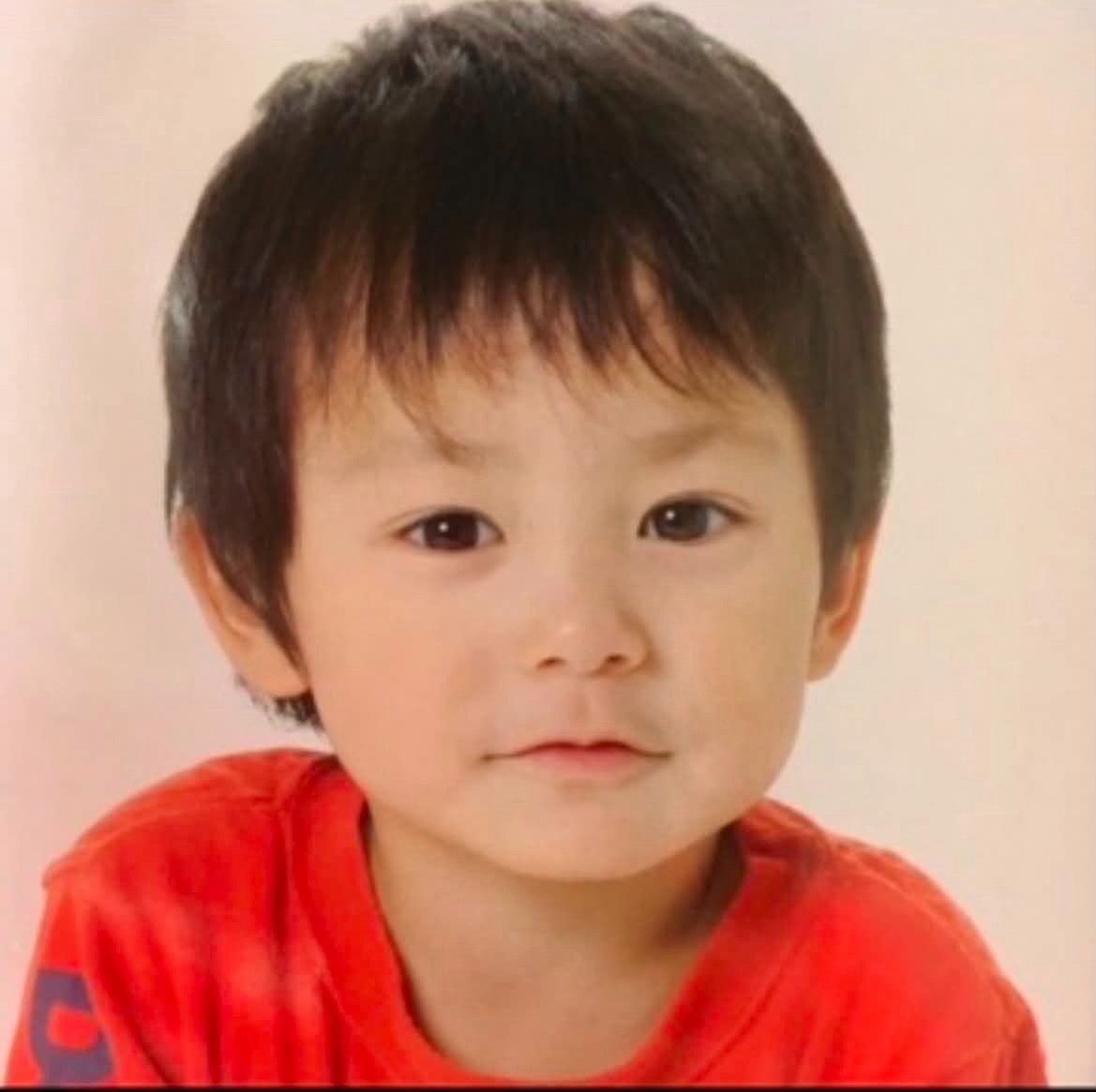 ビスケット菓子『ビスコ』の少年に似ていた4歳の男の子。19年後の“まさかの姿”に…「美形男子要素持って産まれたのですね」「イケメン!」