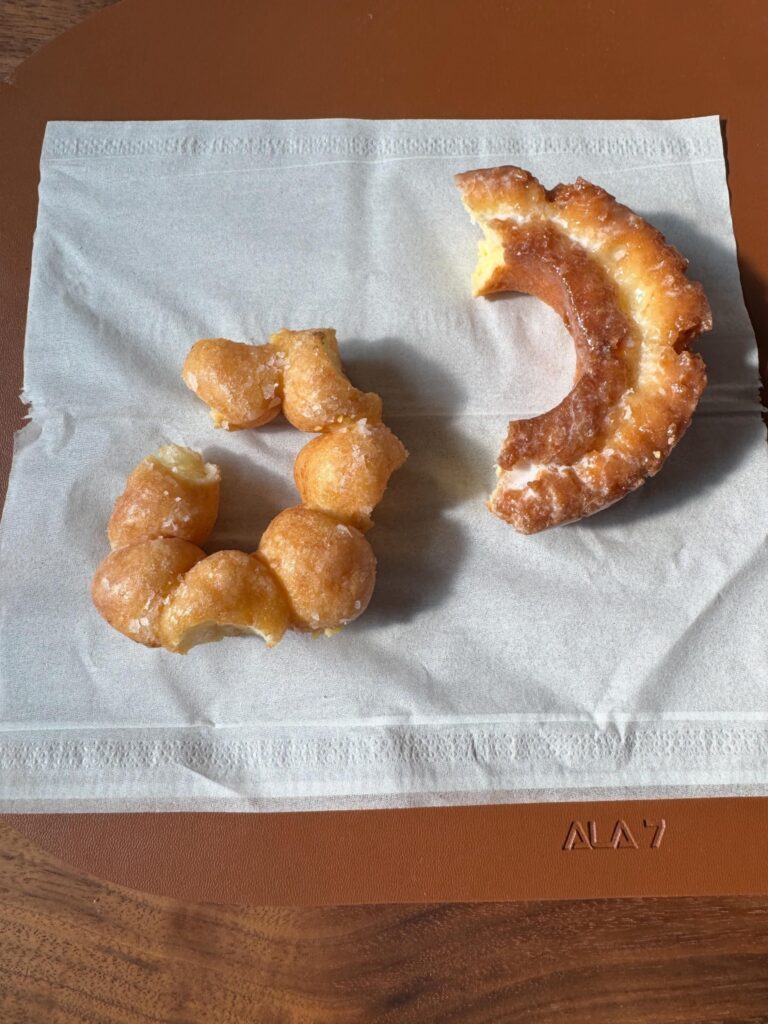 息子さんの半分こ（左）と旦那さんの半分こ（右）（＠haru_room2727さんより提供）