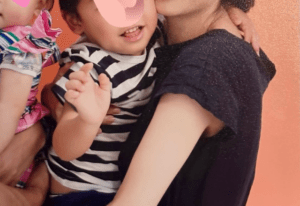 断捨離で…“10年前の自分の写真”を見つけた女性「二の腕も顔もほっそり」よく見ると…その姿に57万表示「美人すぎる」「モデルさんみたい」「ダレノガレ明美さんかと！」