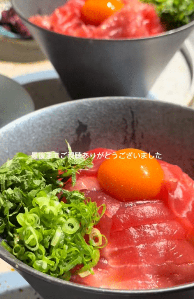 マグロとろろ丼①（＠ikukyu_ryukiさんより提供）