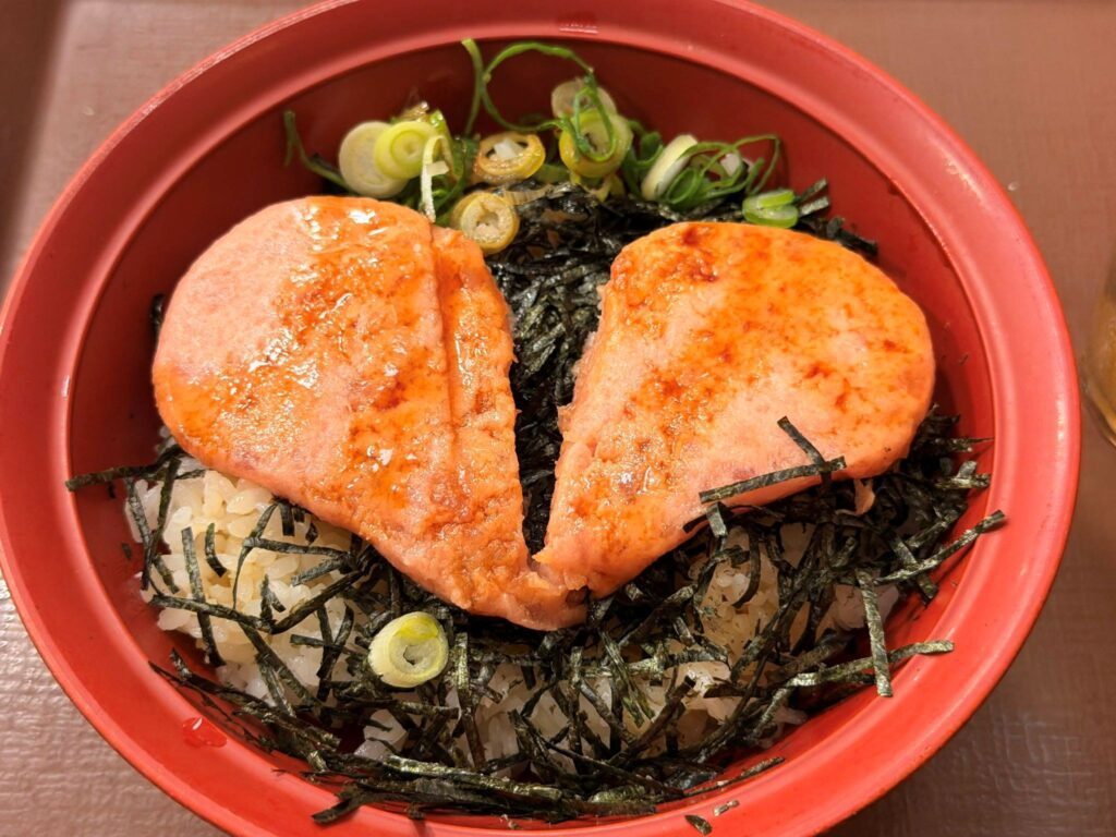 ハート型のまぐろたたき丼②（＠geboku3_touketuさんより提供）