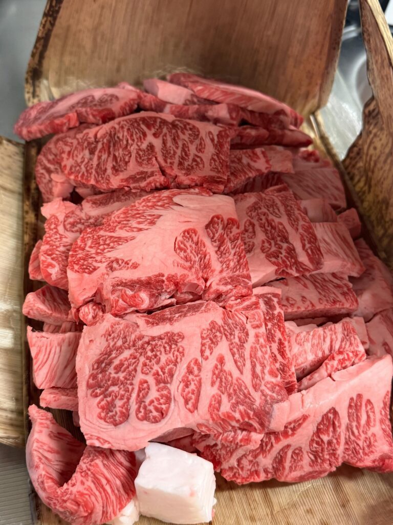 頂いたA5和牛の霜降り肉①（＠tmstudyさんより提供）
