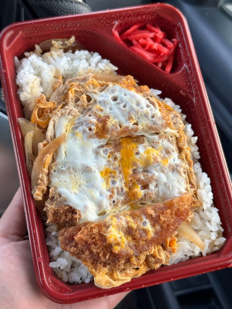 カツ丼②（＠shiorimalooさんより提供）