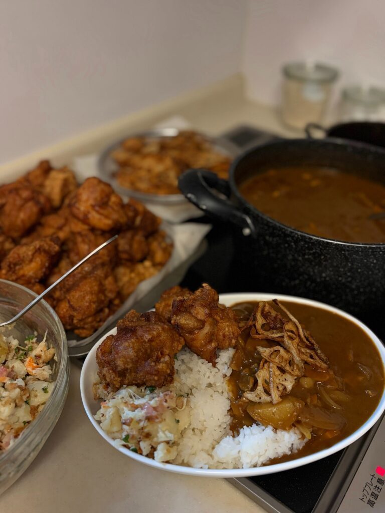 唐揚げとカレー（＠himayori_diaryさんより提供）