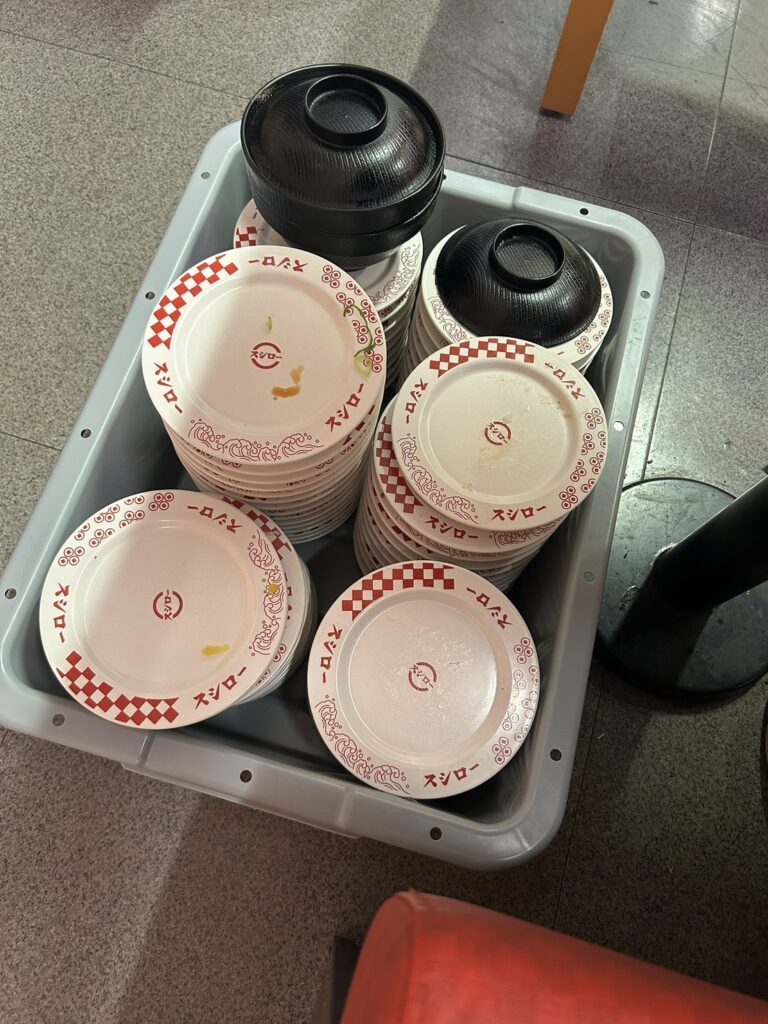 スシローでの食事の様子⑤（＠mykk8109さんより提供）