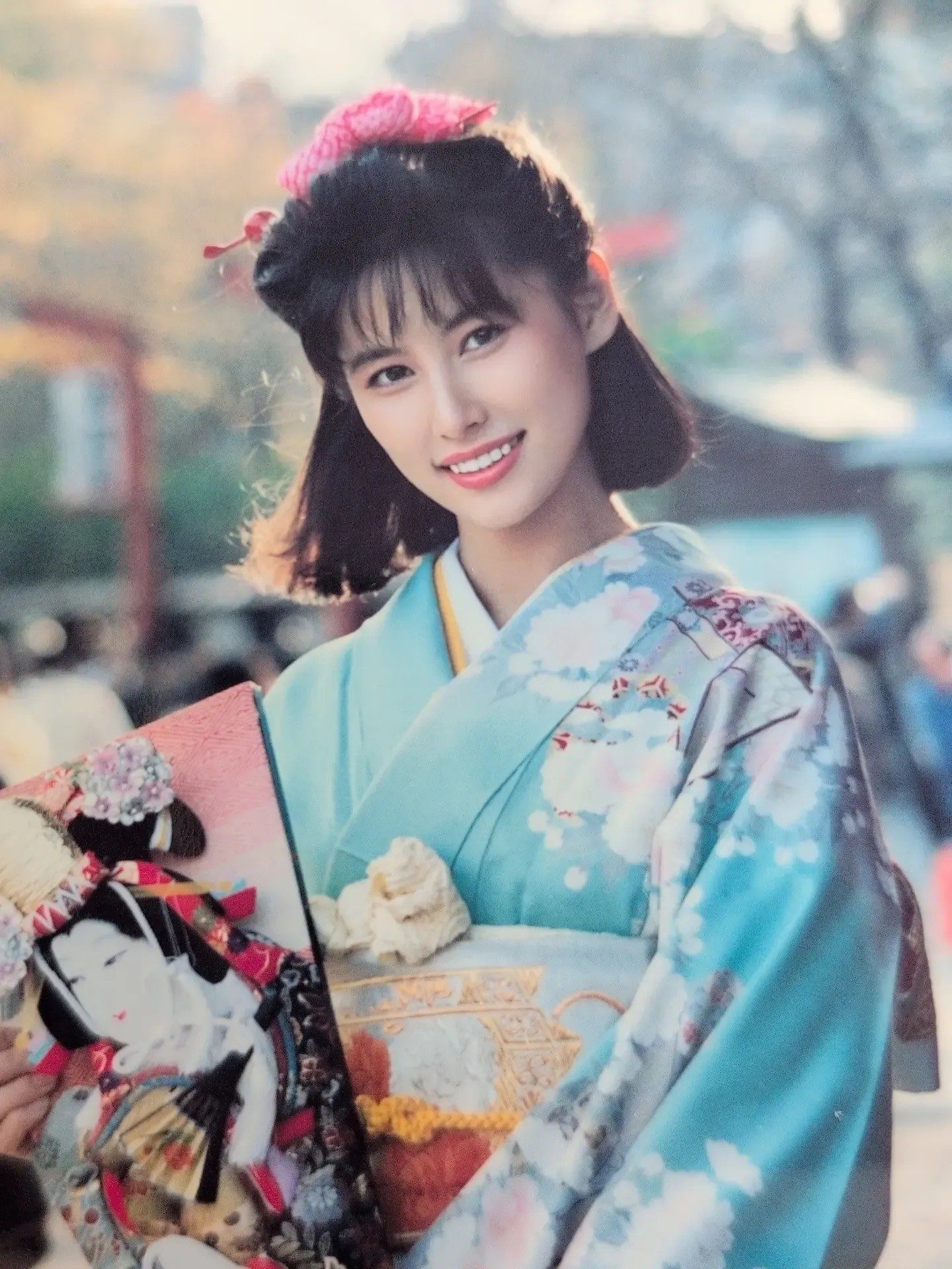 着物姿が印象的な20歳の女性。それから36年後の姿に…「すーーーーごい綺麗」「無茶苦茶モテたでしょう」「これは雲の上の存在だわ」