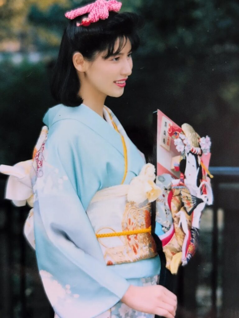 20歳の成人式での振袖姿③（＠i.am_maiko_さんより提供）
