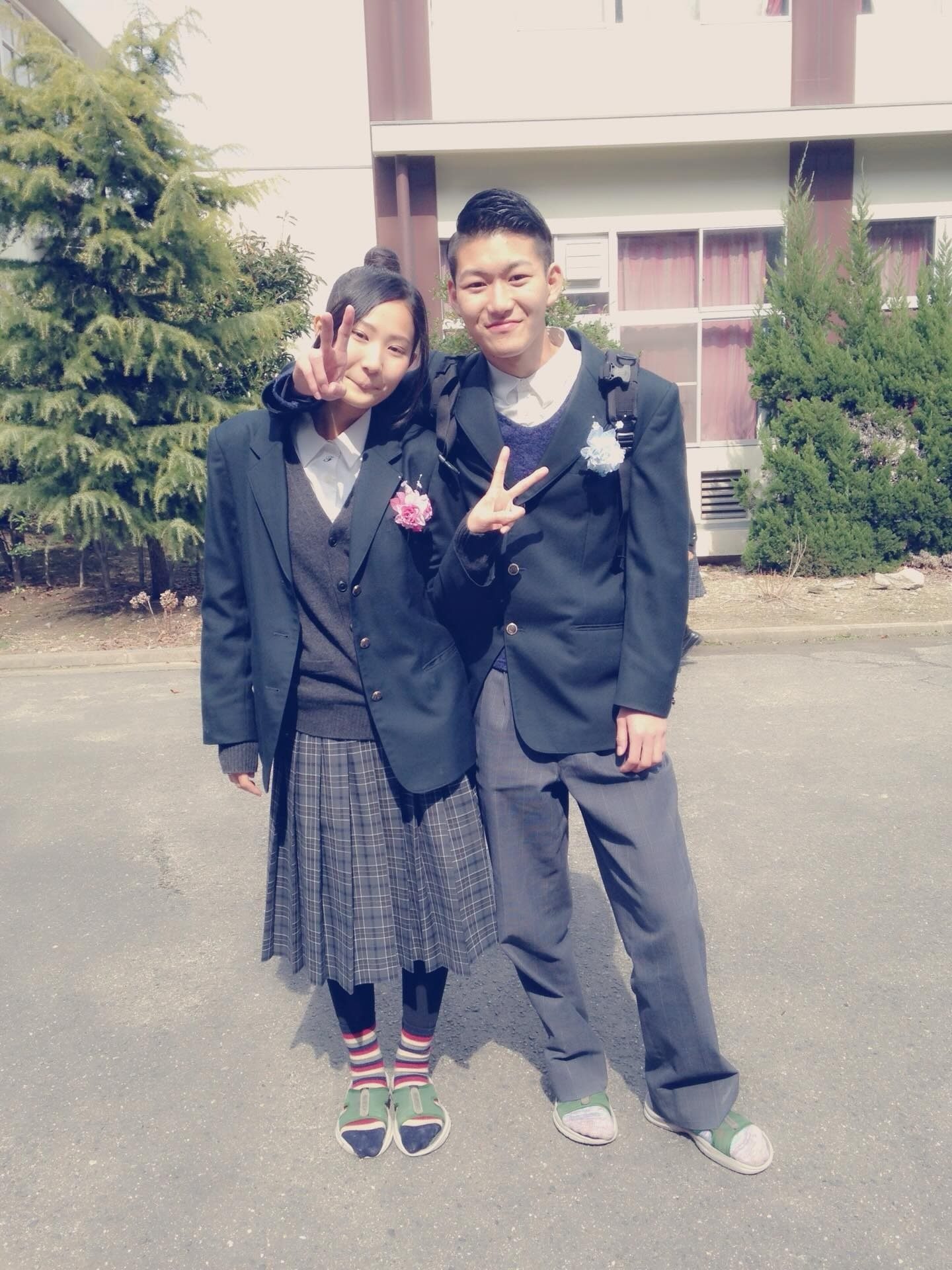 高校生2年生のときに出会った男女。それから10年後→現在の“まさかの姿”に…「ドラマみたい…」「美男美女」「そんな人生送りたい」