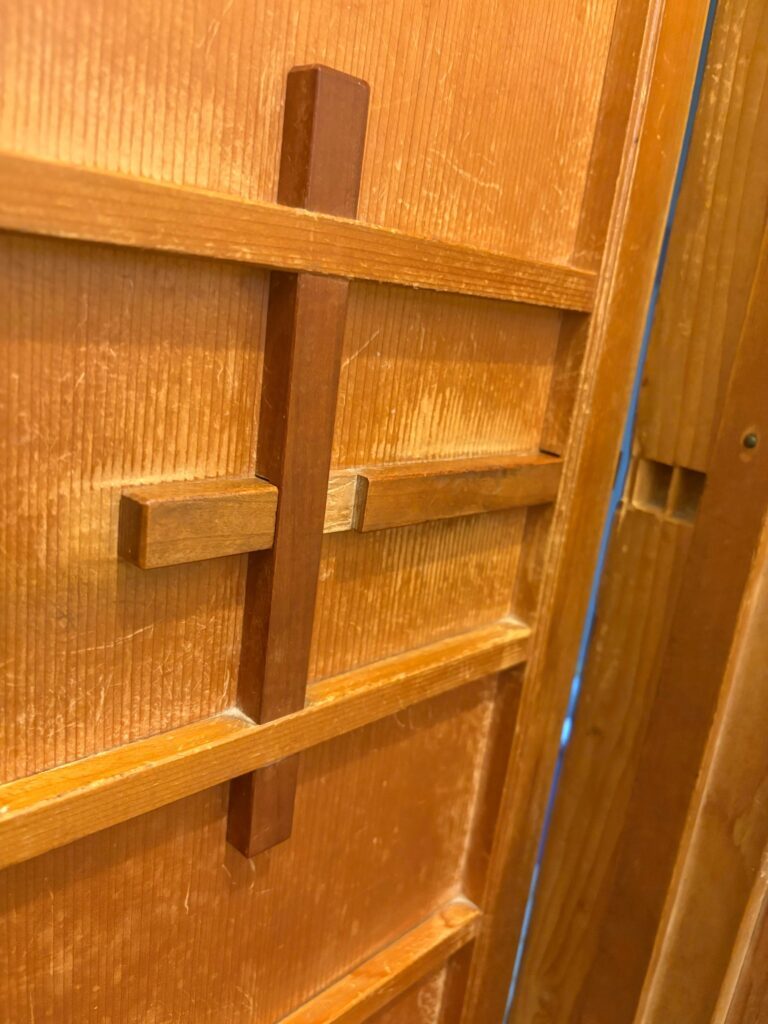実家のトイレの木の鍵②（＠s.takumakuma0626さんより提供）