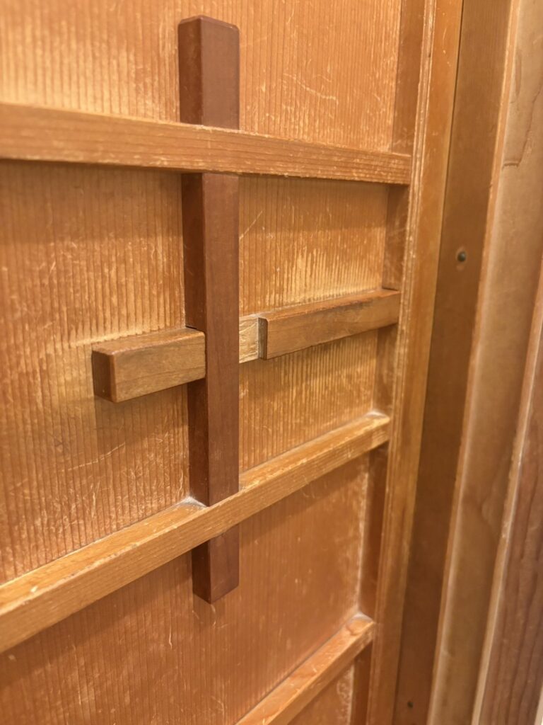 実家のトイレの木の鍵④（＠s.takumakuma0626さんより提供）