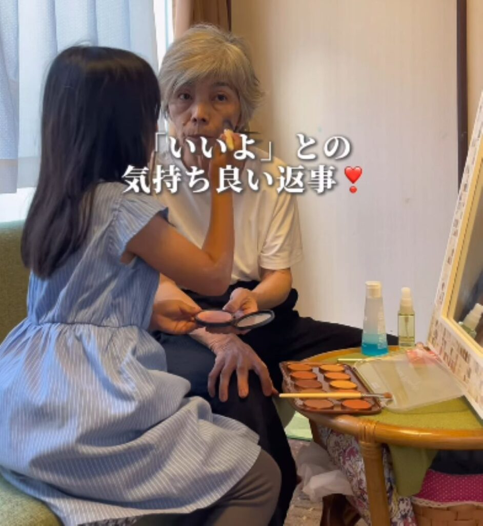 お孫さんとのプリクラ②（＠nami_wakamieさんより提供）