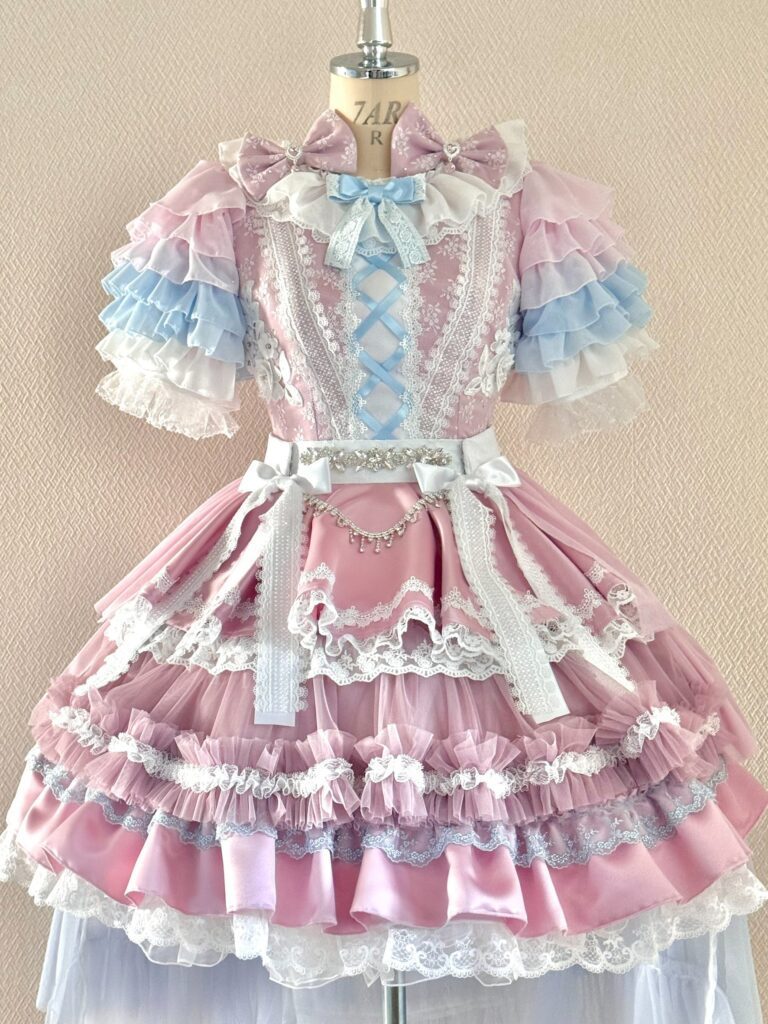 オーダーで制作した衣装①（＠kurusu_costumeさんより提供）