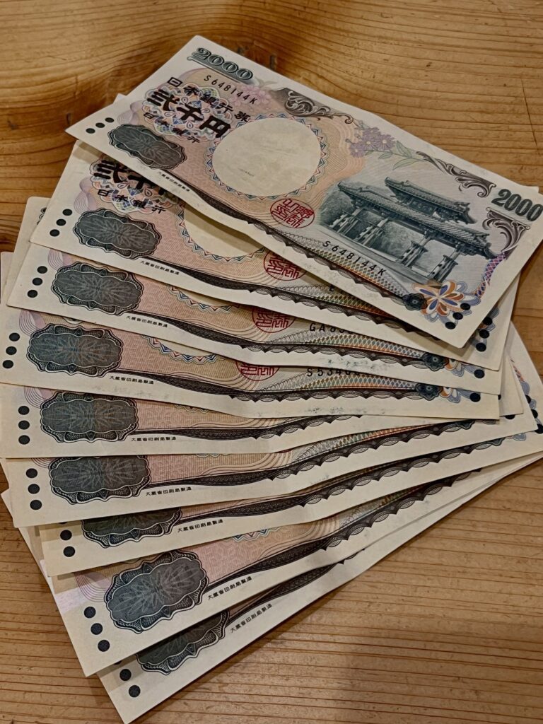 支払われた二千円札②（＠akihiko_mizukoさんより提供）