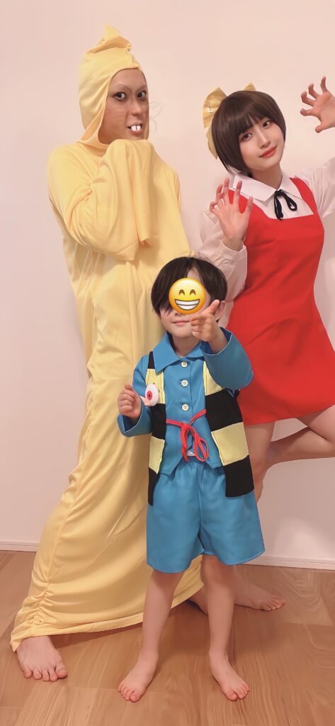 家族でコスプレを楽しむ様子①（＠xmikanpapaxさんより提供）