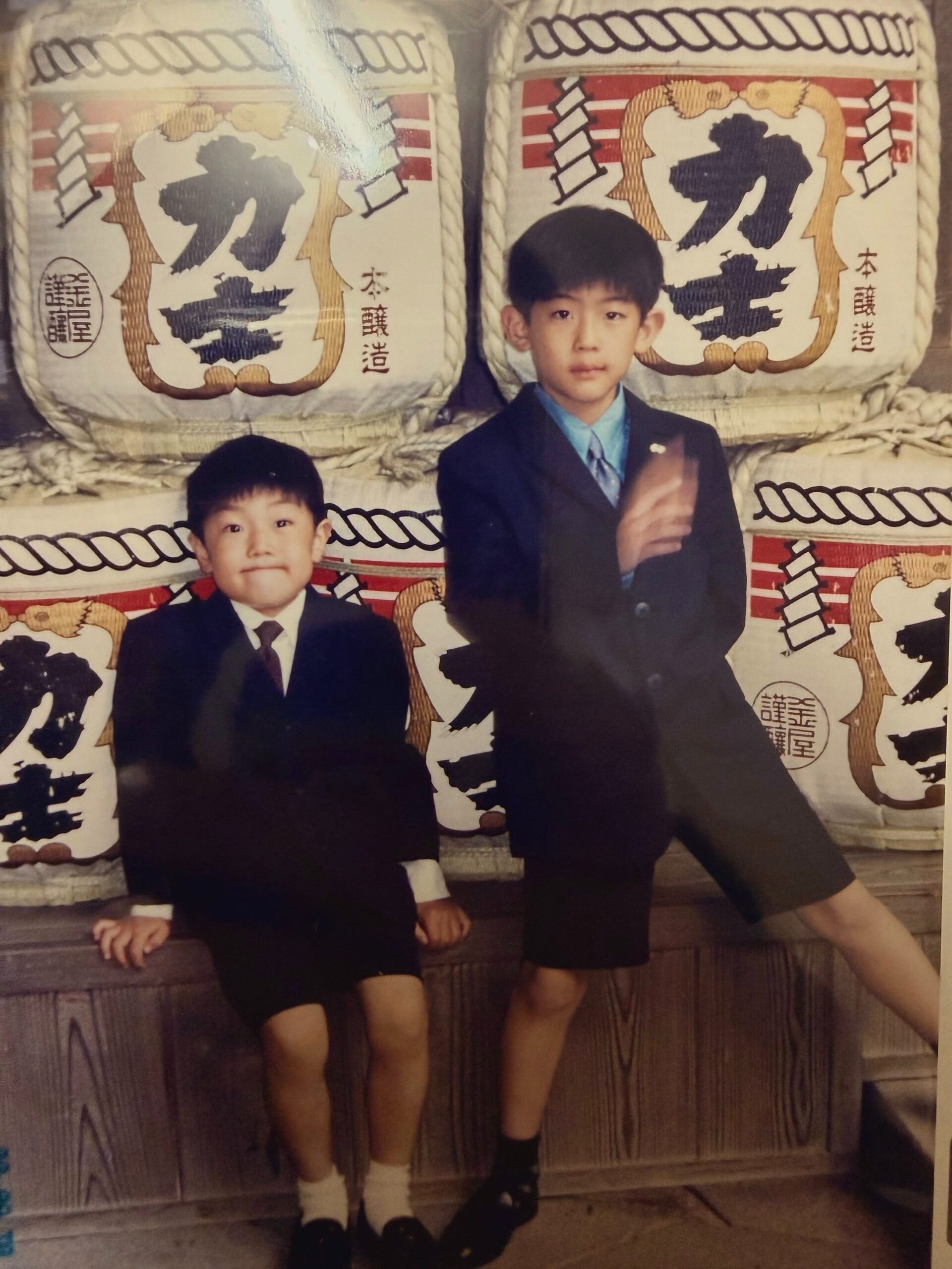 ”ずっと一緒にいた”2人の男の子。→月日が経った現在の“まさかの姿”に…「仲良し～！」「すてきです！！」「良い写真」