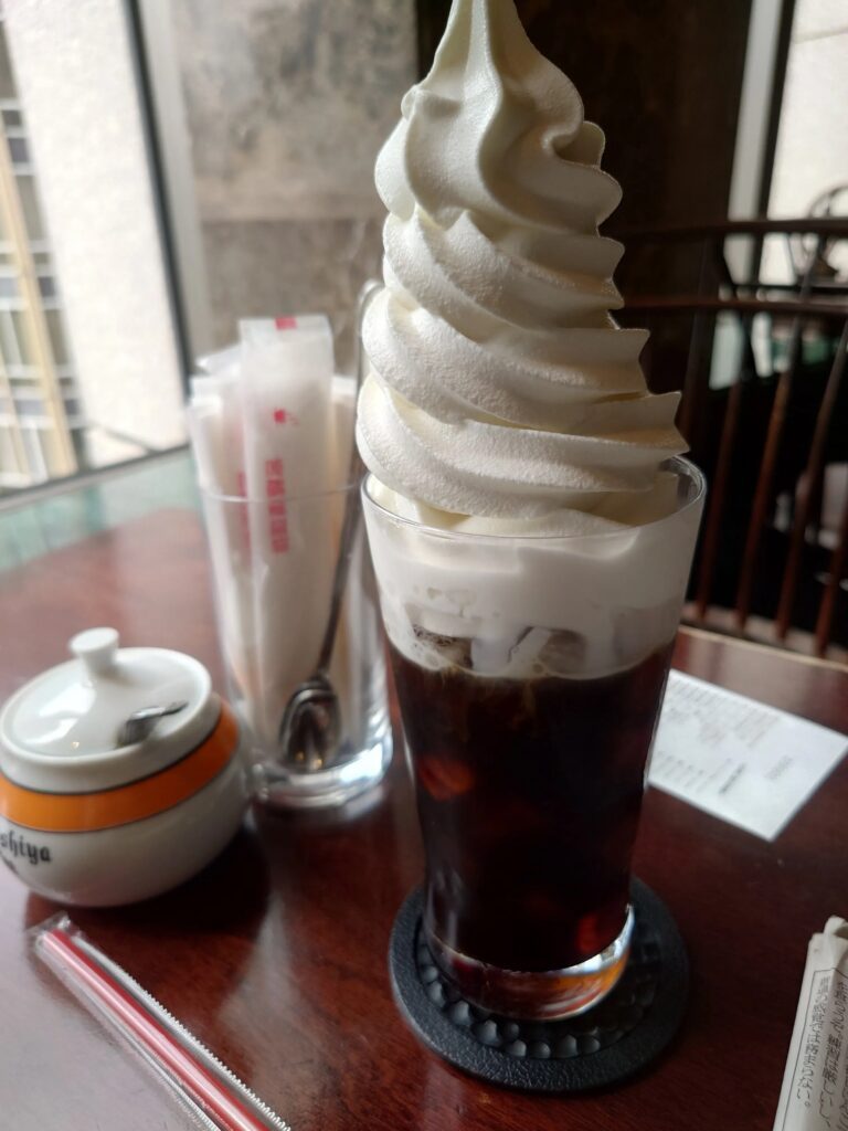 注文したコーヒーフロート①（＠daikidakiddさんより提供）