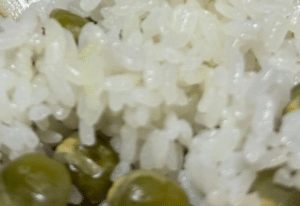 食事中…「ご飯粒を一粒も残したくない」しかし器をよく見ると…「難易度が高すぎ」「これは永遠に終わらない笑」「とんでもないトラップ」