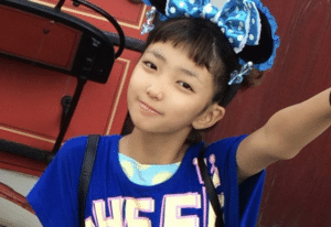 「デカ女、巨人」と言われた足の長い小6女子。→現在のまさかの姿に「どうなってんの？」「フィギュアかと思った」「モデル体型過ぎる」「足なっが！」