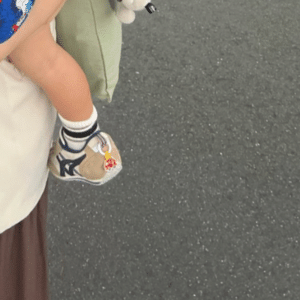 夏祭り中…妻「雨降ってきたから車の傘取ってきて欲しい」夫「おっけー！」しかしその後、妻が見た光景に「笑ったｗ」「むしろ逆転の発想」「天才かwww」