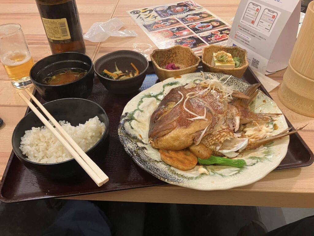 運ばれてきた料理（＠nakaoyasunobuさんより提供）