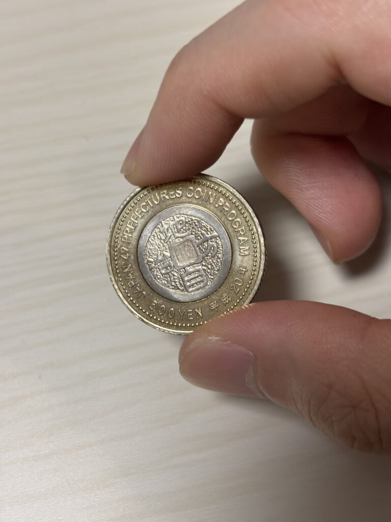 お釣りで見つけた500円玉②（＠kentaro_10823さんより提供）