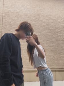 中学で出会い、お互いに一目惚れをした男女。しかしその後、彼からの告白を断ったが…　→約20年後…”現在のまさかの姿”に「美男美女」「若っ！」「なんちゅー幸せ」