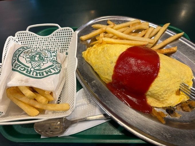 「オムライスとポテトL」を注文したら…店員「えっ」まさかの光景に「その組み合わせくそさいこー！」「なんぼあってもいい！」