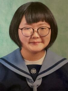 誰からも興味を示されず「自分なんて」と常に思っていた女の子。→しかし約10年後……現在のまさかの姿に「可愛い！」「尊敬する…」「すんごい美女に」