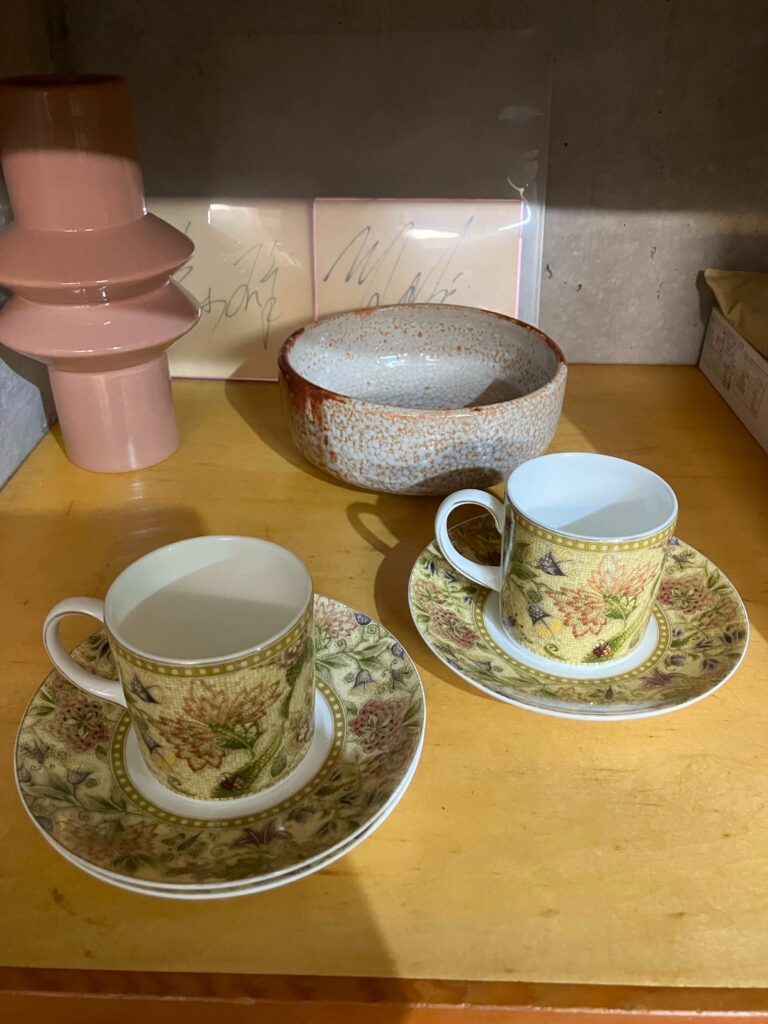 ウェッジウッドのカップ＆ソーサー（＠hibou_mustardさんより提供）